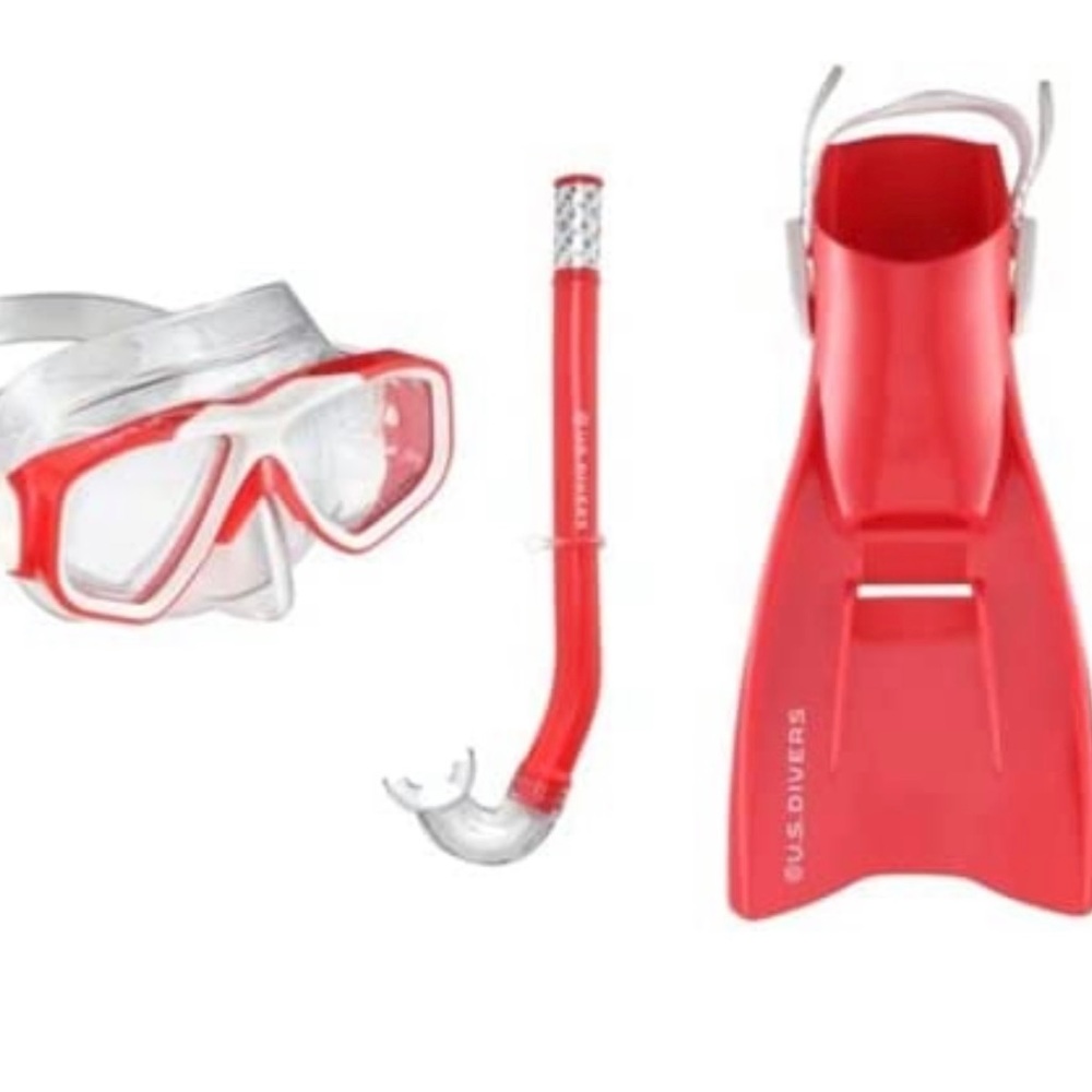 NWT US DIVERS TIKI JR MASK SNORKEL AND FINS SET IN CARRY BAG